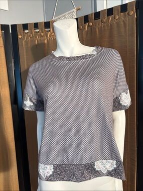 Women’s Soft Short Sleeve Paisley Trim Tee - Gray